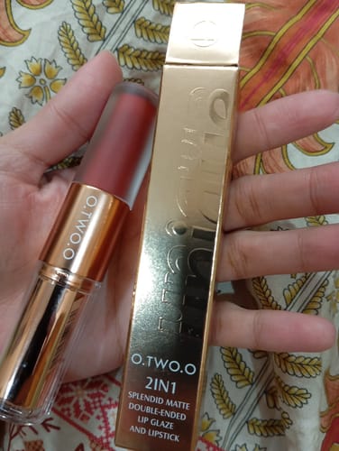 Customer photo review of O.TWO.O 2 IN 1 LIP GLAZE AND LIPSTICK