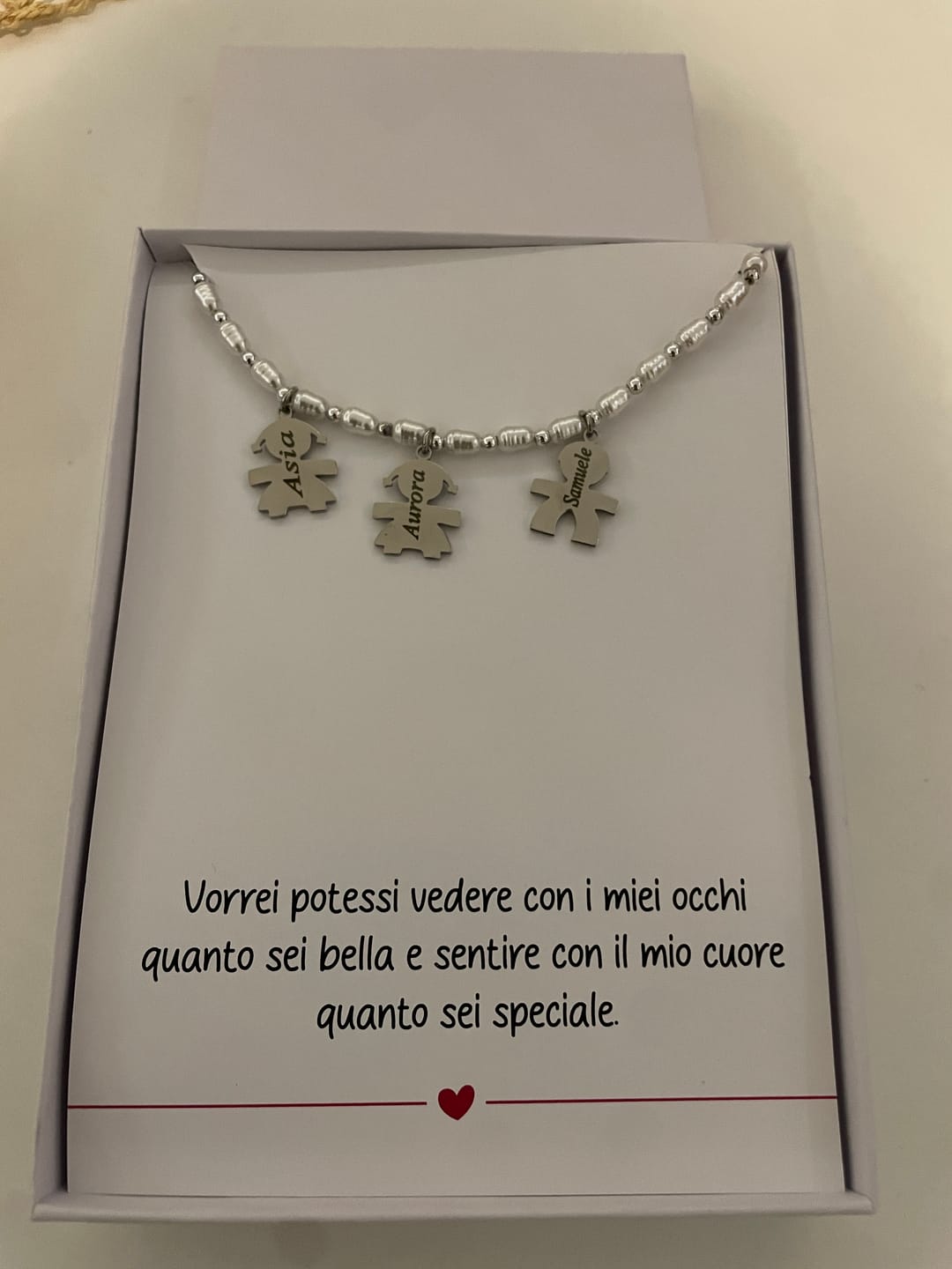 Customer photo review of Girocollo perline con bambini e incisione