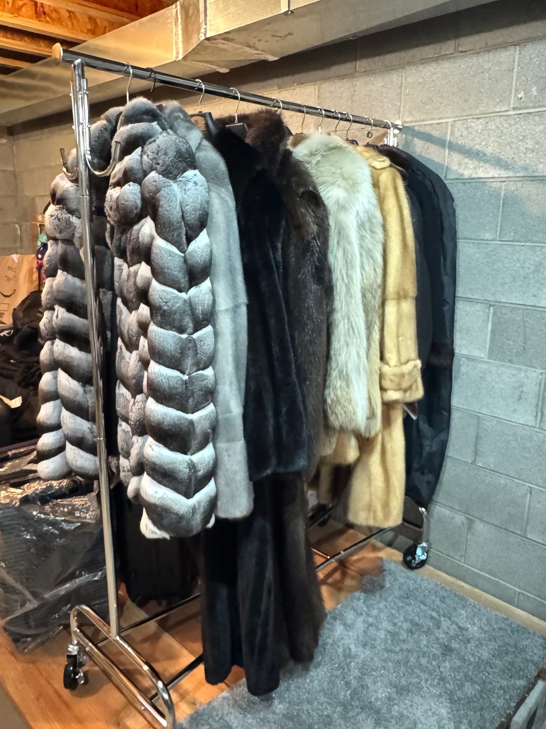 Customer photo review of Raybee Heavy-Duty Rolling Clothes Rack, 75" Extra Wide 67"H Garment Rack with Shelf & 4 Side Hooks | 450LBS Capacity, Extendable Hanging Bar, 360° Lockable Casters, Side Hooks