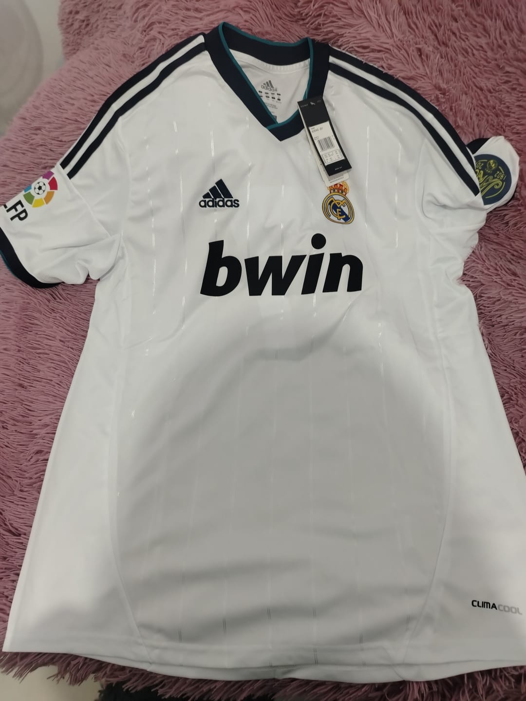 Customer photo review of Jersey Real Madrid 2012-2013 Local