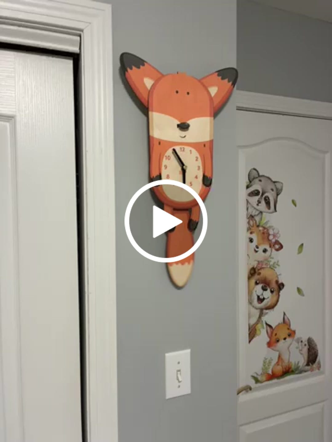 Customer video review of Hunter the Fox Pendulum Clock