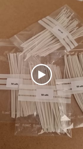 Customer video review of MECHAS PARA VELAS DE CERA EN POLVO