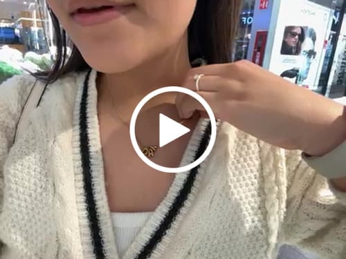 Customer video review of Collar Letras Bubble Mini