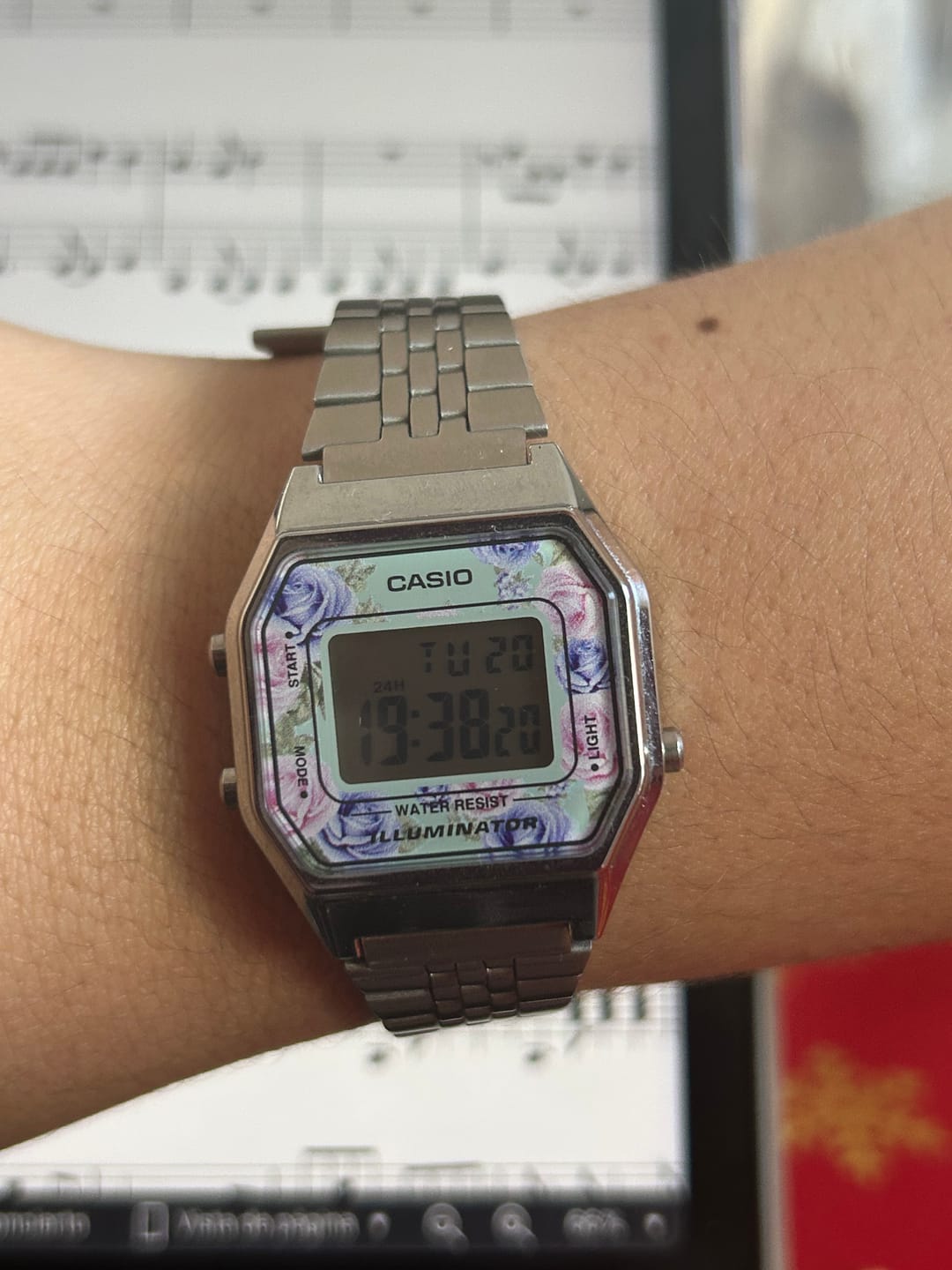 Customer photo review of Reloj Casio Vintage LA680WA-2CDF Plateado Flores