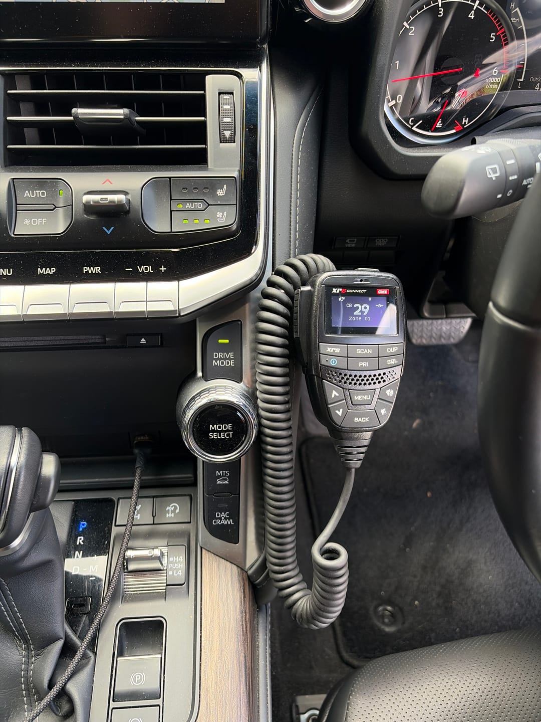 Customer photo review of UHF Handpiece Bracket - LC300 Series - Dash Mount