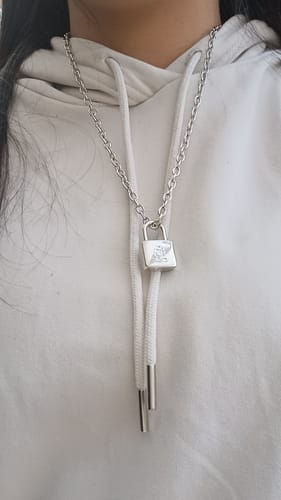Customer photo review of SKZ World Tour Dominate: celebrATE Hyunjin Necklace