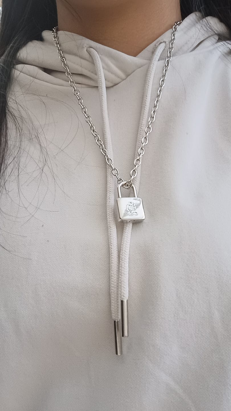 Customer photo review of SKZ World Tour Dominate: celebrATE Hyunjin Necklace