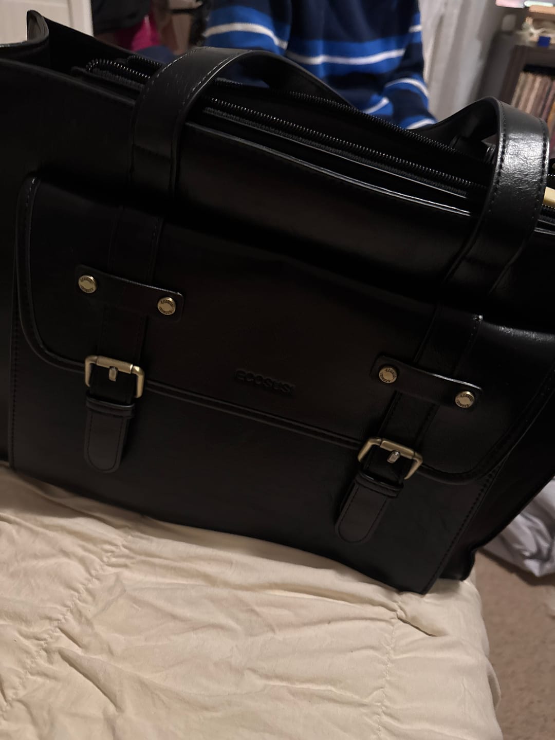 Customer photo review of Olivia's Classic PU Leather Handbag for 13-15.6 Inch Laptop Tote