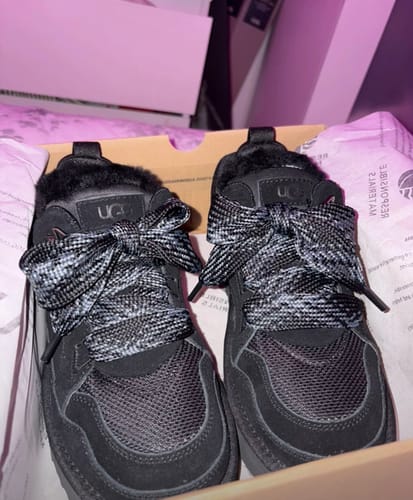 Customer photo review of UGG Lowmel
