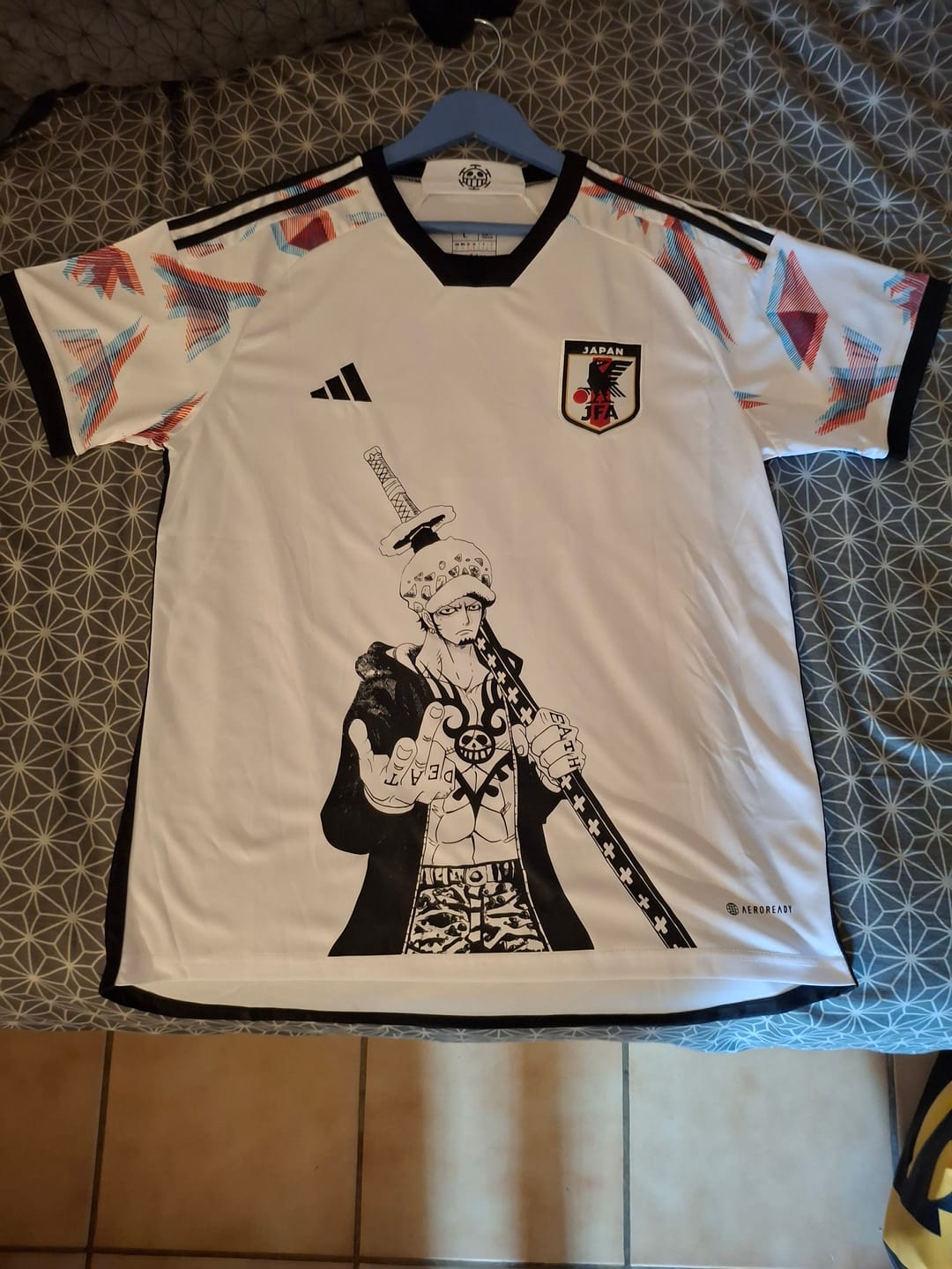 Customer photo review of MAILLOT JAPON 2022/23 - EXTERIEUR EDITION TRAFALGAR D. WATER LAW