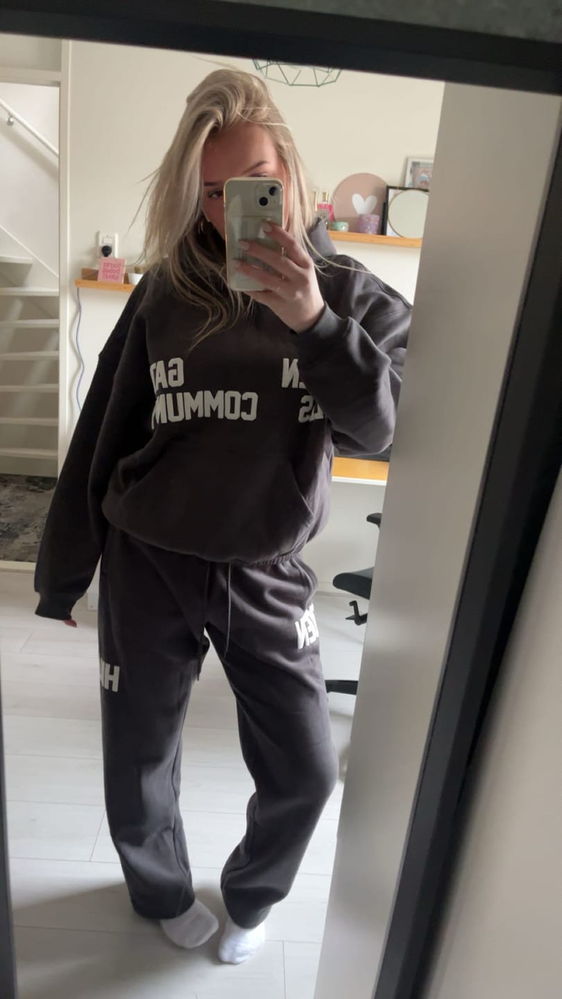 Customer photo review of GATED COMMUNITY HOODIE DARK GREY