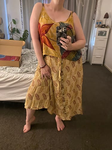 Customer photo review of Sarita Silk Skirt XL (6552)