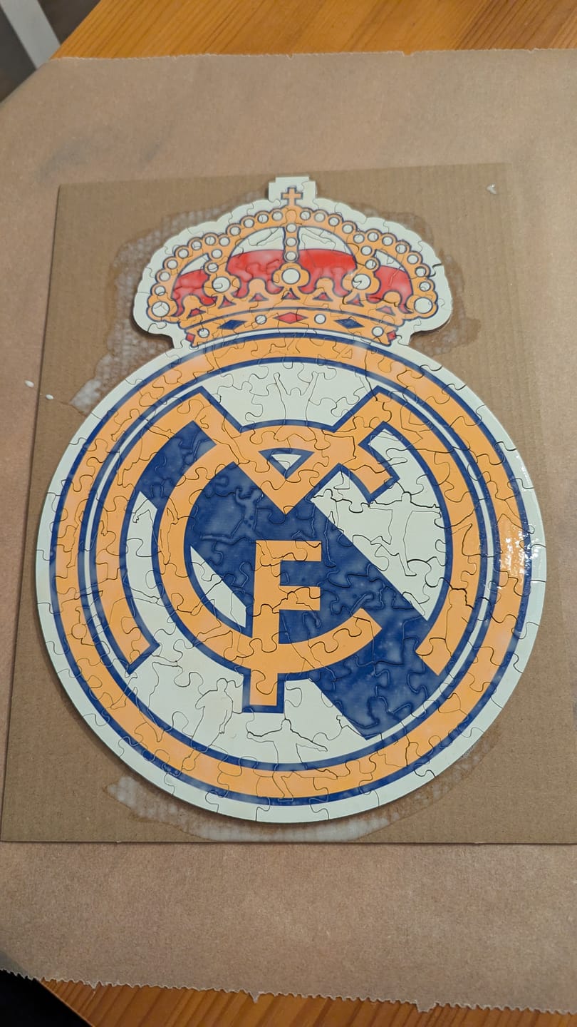 Customer photo review of Real Madrid CF® Logo - Holzpuzzle