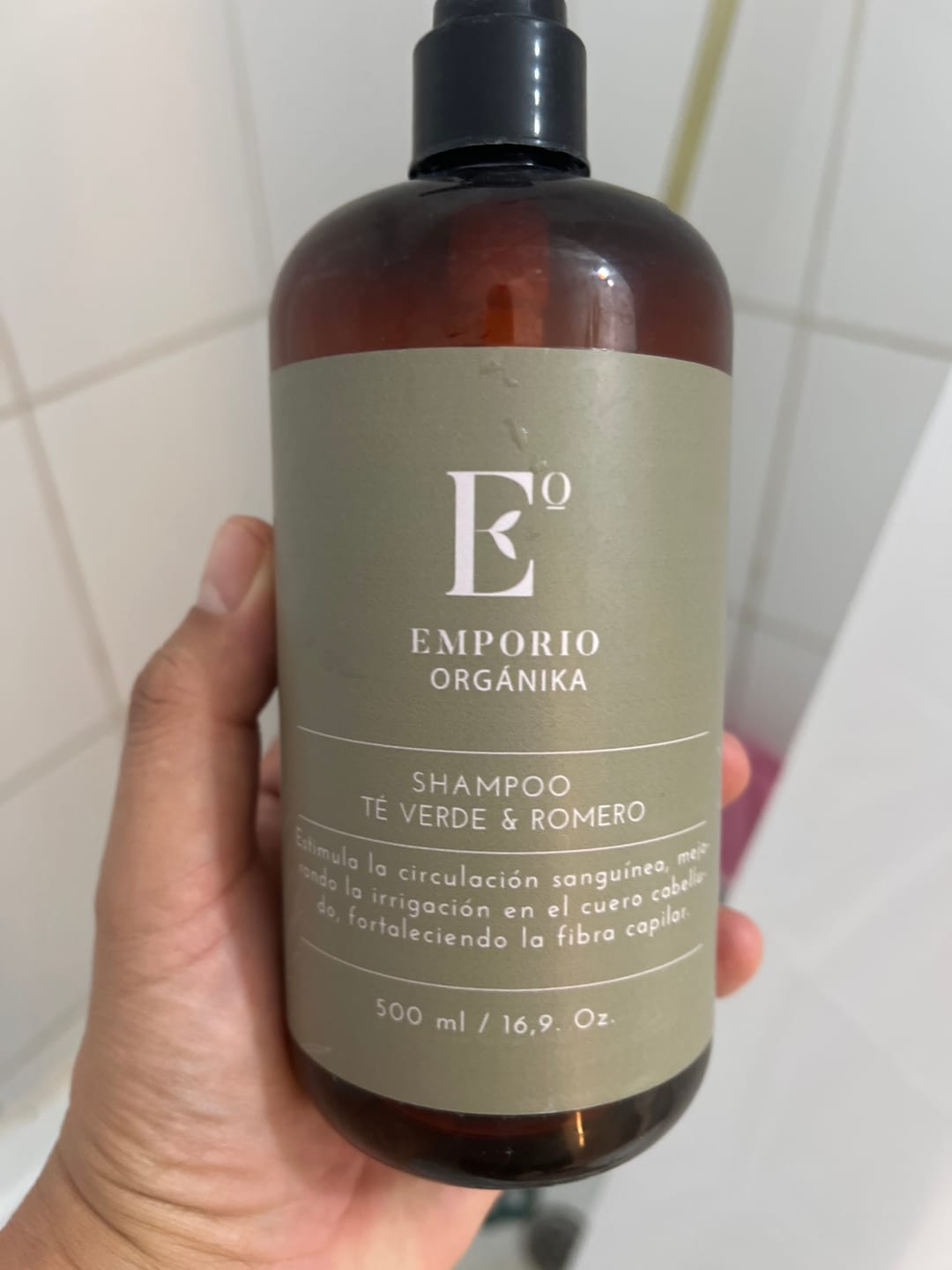 Customer photo review of SHAMPOO ANTICAÍDA FORTALECEDOR TÉ VERDE & ROMERO