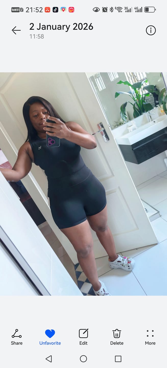 Customer photo review of High Elasticity Sports Sleeveless Top And Short Pants Set