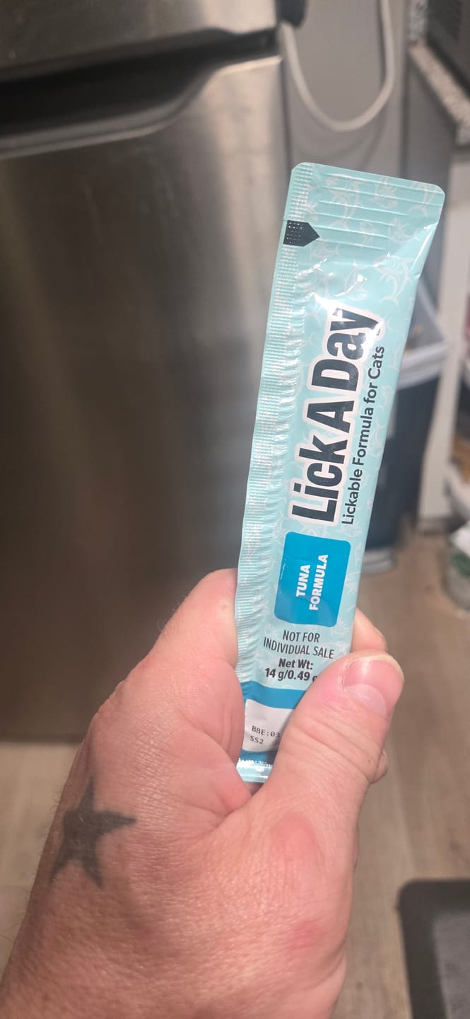 Customer photo review of Lick a Day | Mix Flavor Chicken & Tuna | Specially Formulated 7-in-1 Functions Daily Real Meat Lickable Cat Treats | Tasty Cat Puree Squeeze ups for Cats & Pet Vitamins Combination (Pack of 28 Sachets)