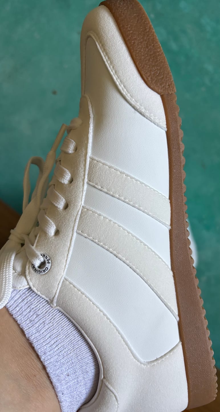 Customer photo review of Tenis Style Violet Blanco