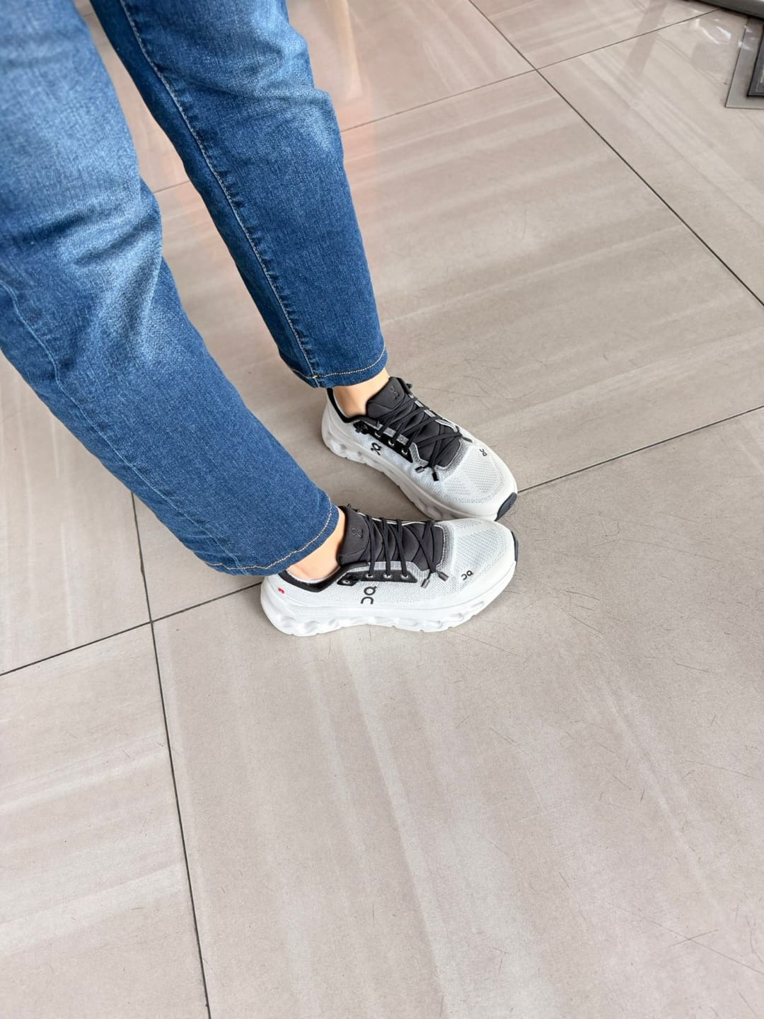 Customer photo review of ON Women's Cloudtilt Black/Ivory