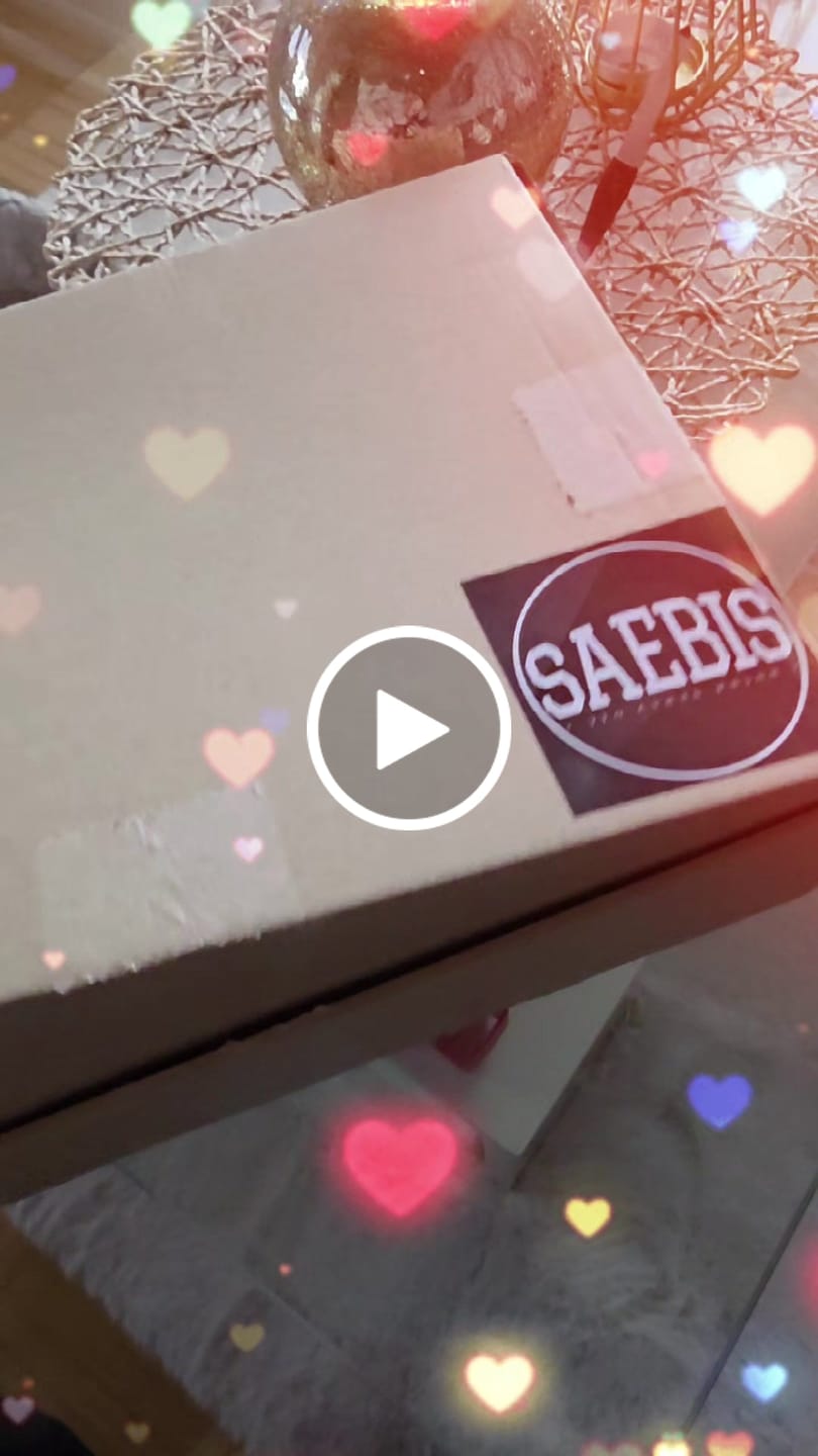 Customer video review of SAEBIS® Lifestyle Outfit-Set Oversized T-Shirt & Shorts weiß mit Stickerei