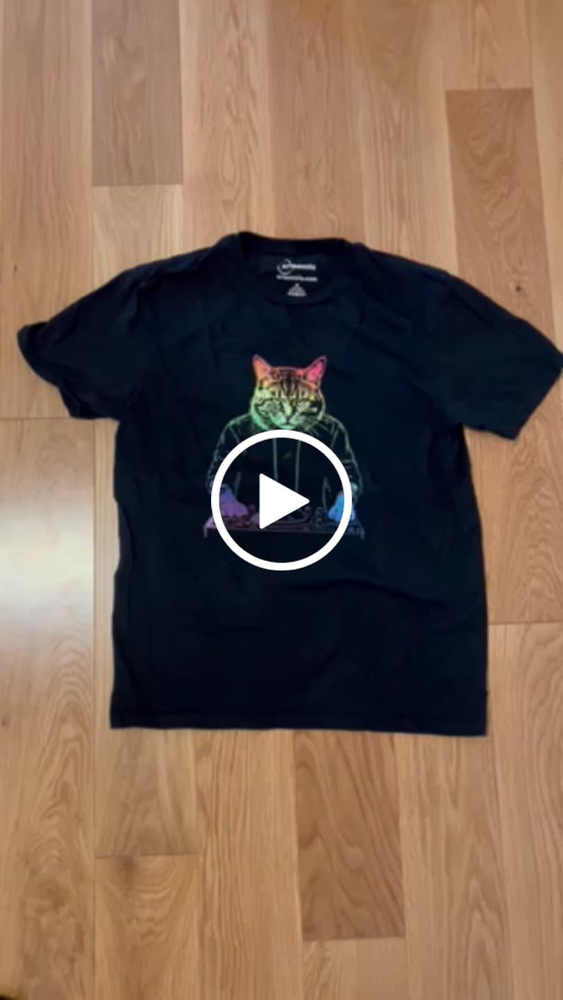 Customer video review of Rainbow Scratcher T-Shirt