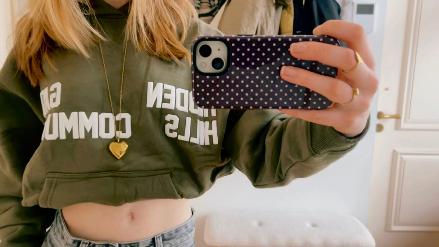 Customer photo review of GATED COMMUNITY HOODIE SAGE