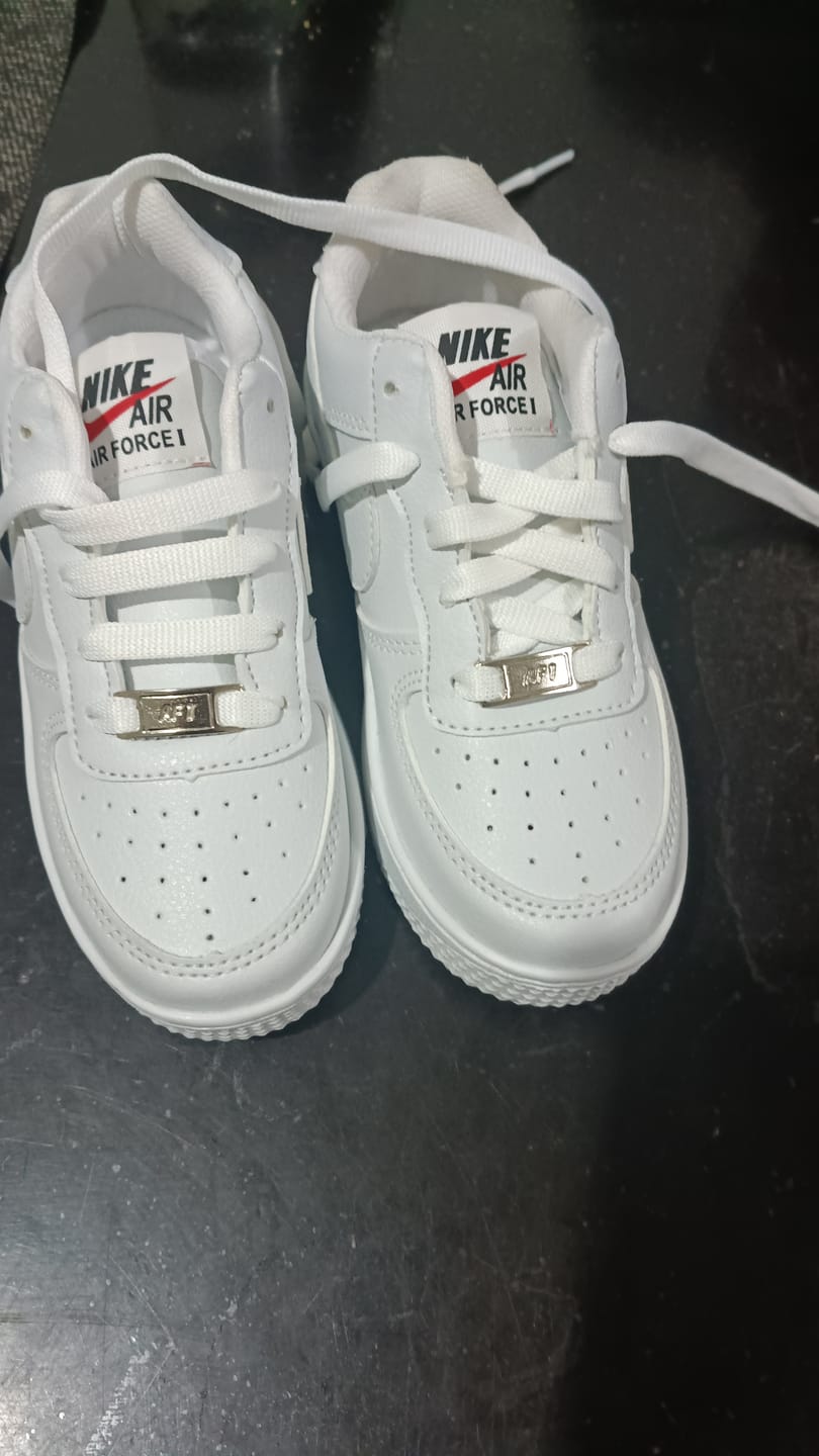 Customer photo review of Tenis 270 Blanco Total Niño