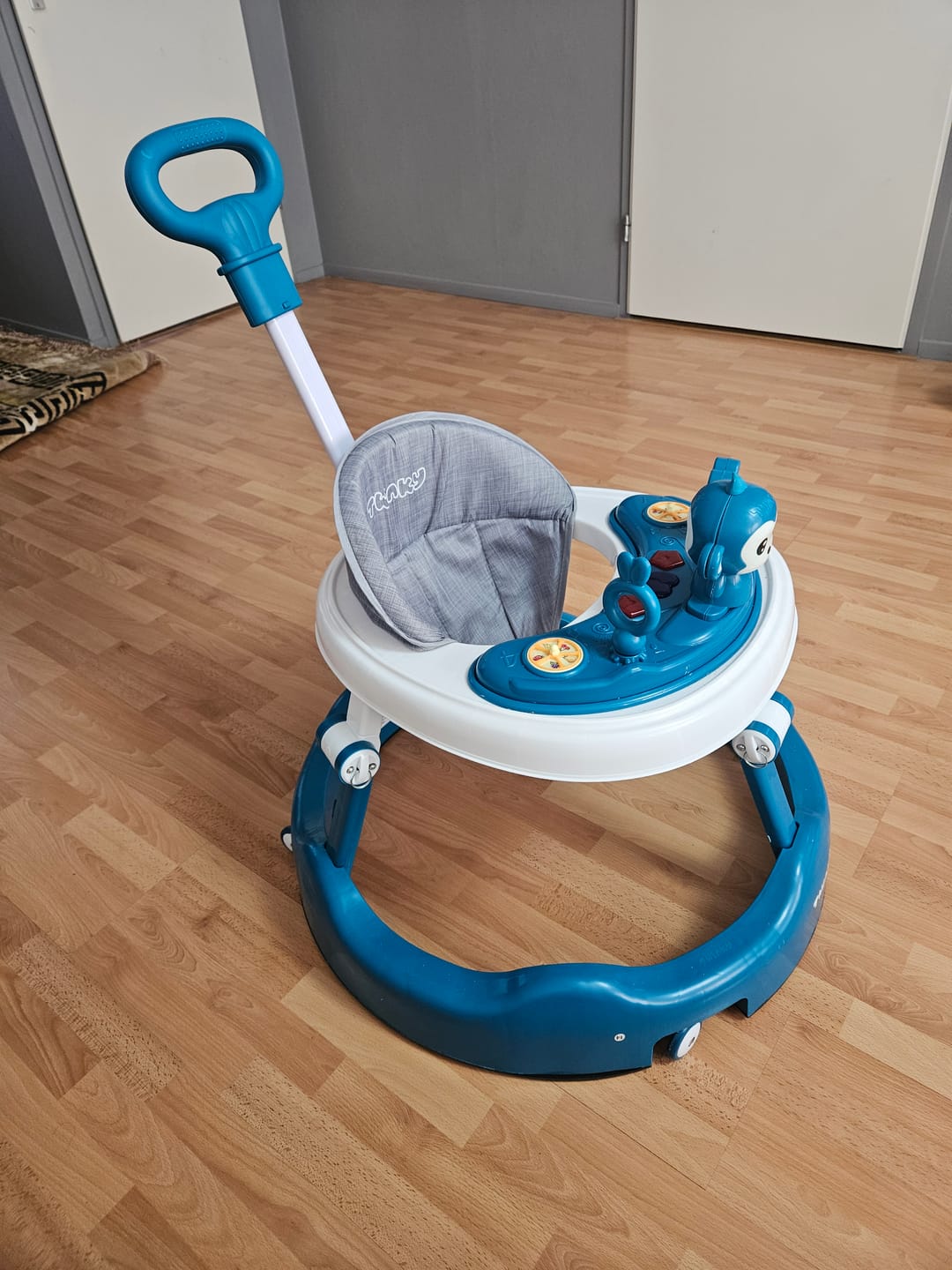 Customer photo review of Twinky Loopstoel Baby - Azur
