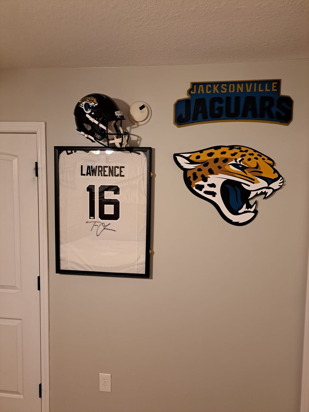 Customer photo review of Jacksonville Jaguars Namemark 3D Vintage Metal Wall Art