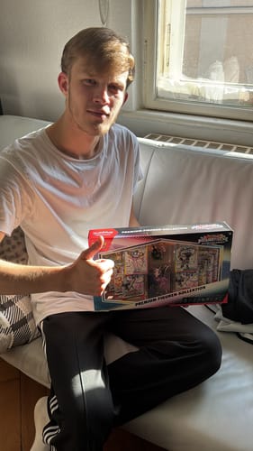 Customer photo review of Pokémon Premium-Figuren-Kollektion Karmesin & Purpur - Prismatische Entwicklungen
