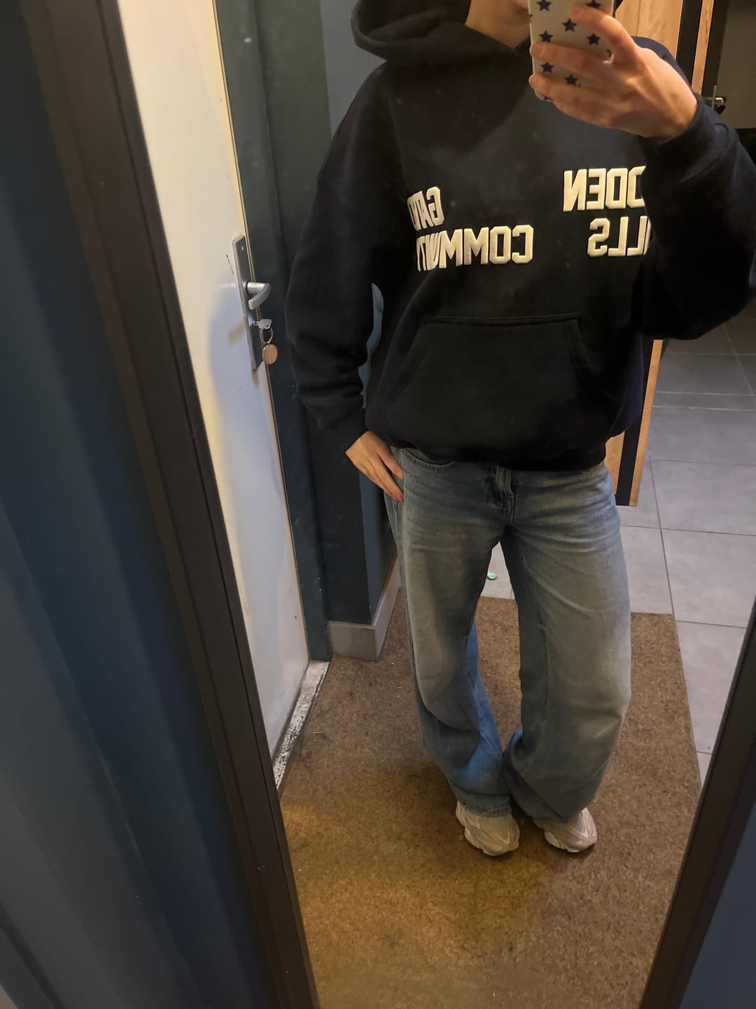 Customer photo review of GATED COMMUNITY HOODIE NAVY