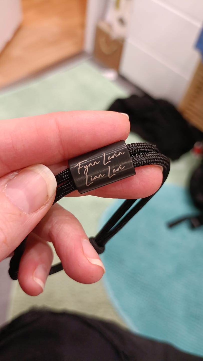Customer photo review of Gravur Armband WUNSCHGRAVUR Lang NOIR