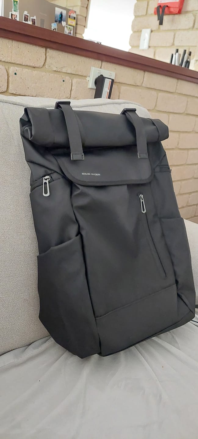 Customer photo review of Switch: Large Capacity Daily Business Travel Multifunctional Backpack 29L
