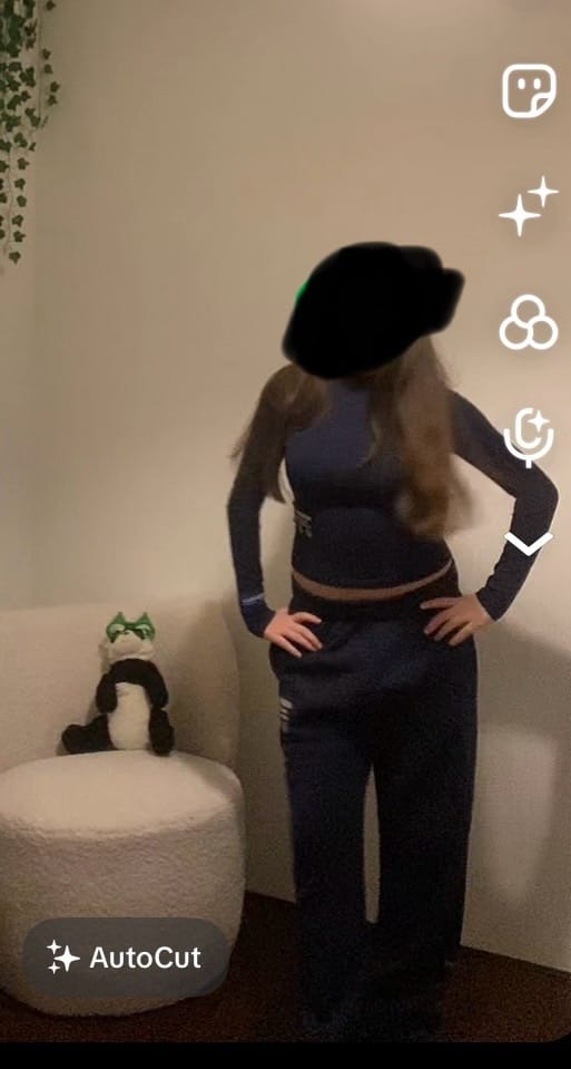 Customer photo review of LABEL LONGSLEEVE TOP NAVY