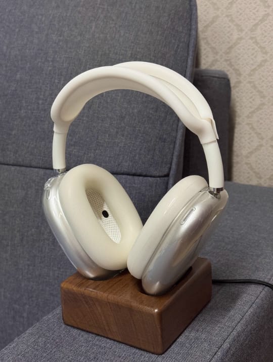 Customer photo review of AirPods Max Charging Stand Wood