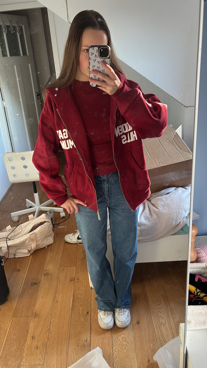 Customer photo review of LABEL LONGSLEEVE TOP BURGUNDY