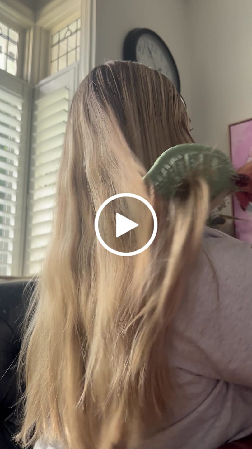 Customer video review of Melvory Hairbrush