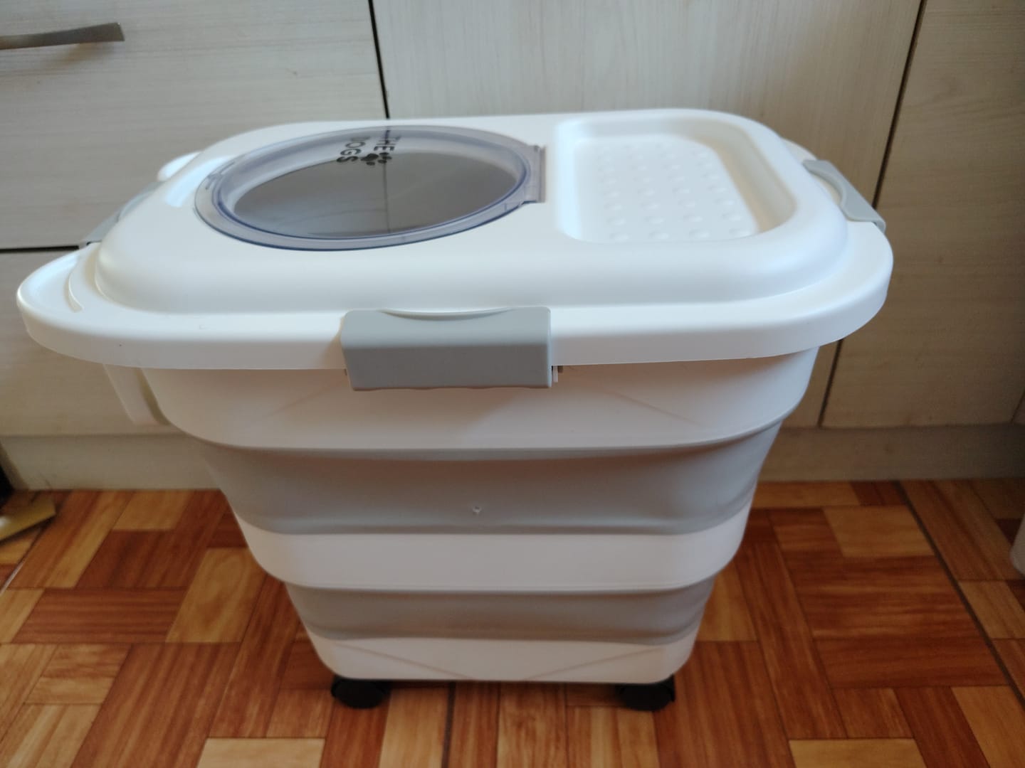 Customer photo review of Contenedor Hermético THE DOGS — Alimento fresco y sin olores