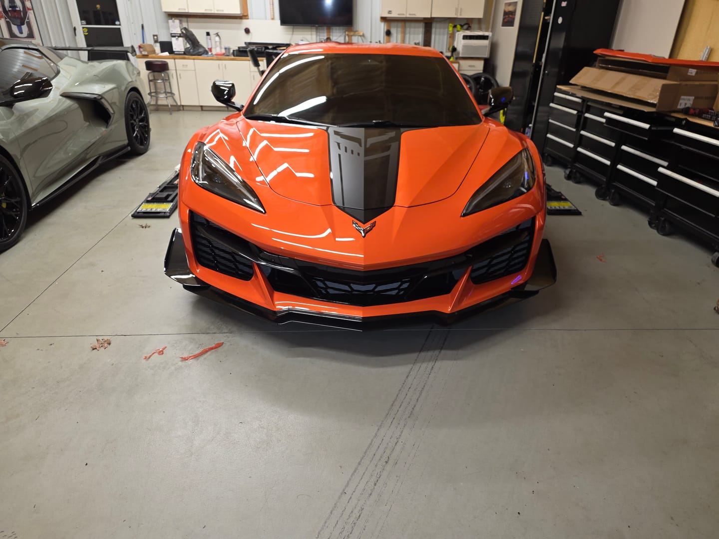 Customer photo review of Corvette C8 Z06 / E-Ray DRY CARBON FIBER Front Splitter [Z07 Package]