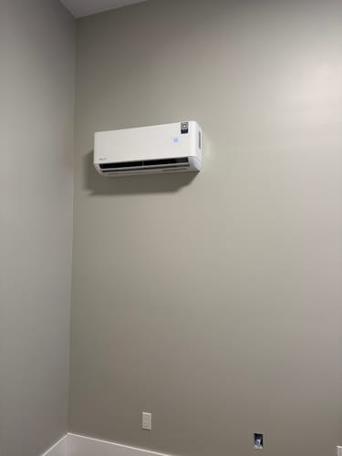 Customer photo review of DELLA  Wall Mounting Bracket for 6000-12000 BTU Mini Split