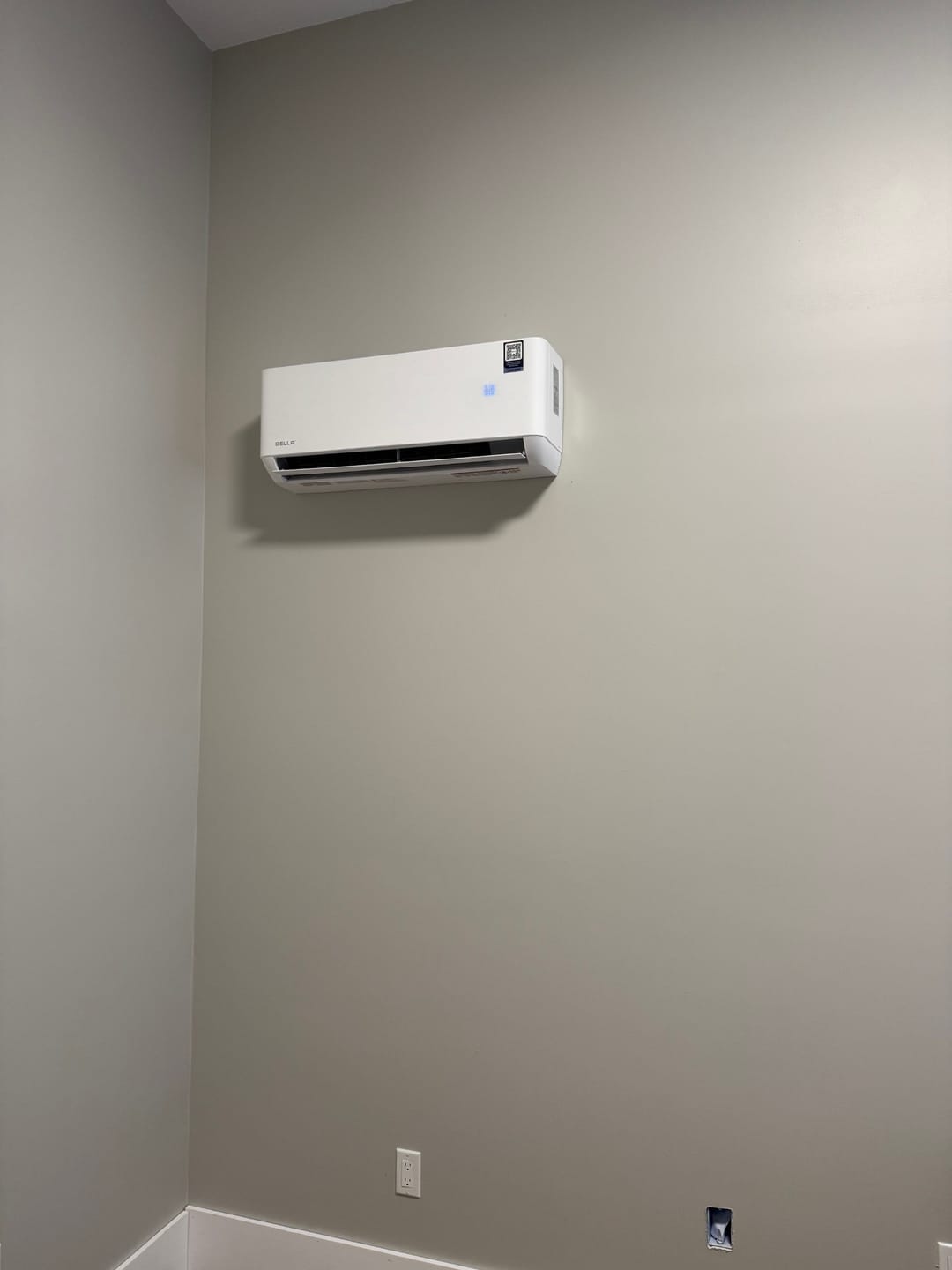 Customer photo review of DELLA  Wall Mounting Bracket for 6000-12000 BTU Mini Split