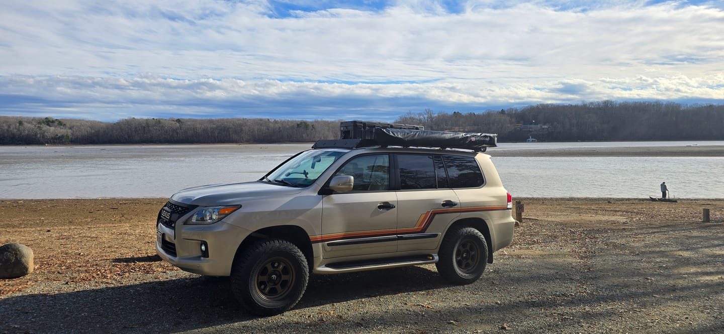 Customer photo review of OPENROAD 270 Free Standing Awning with Side Wall with Water Tank for 5Gal