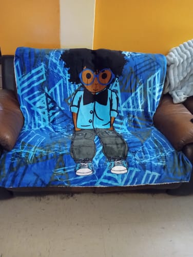 Customer photo review of AFROBRATS™ Oliver Sherpa Fleece Throw Blanket