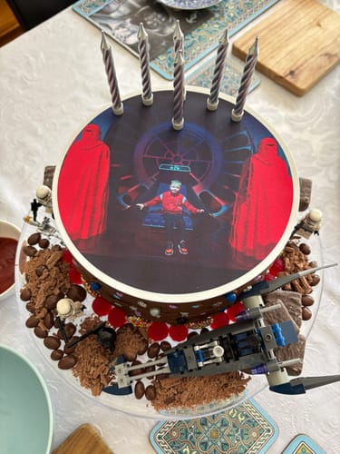 Customer photo review of 20 cm Pre-cut Circle Custom Edible Icing Image