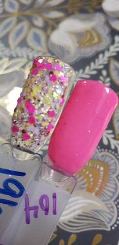 Customer photo review of D1341 Daisy Pop Glitter Dip Powder