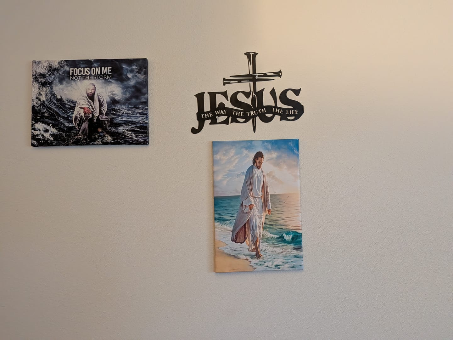 Customer photo review of Christianartworkshop Faithful Jesus & Cross Design Metal Wall Decor Home Decoration