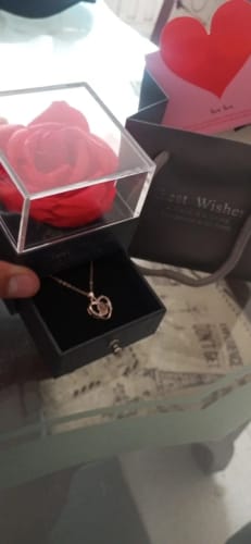 Customer photo review of „Ewige Liebe“ – Rosenbox mit Herzkette ❤️
