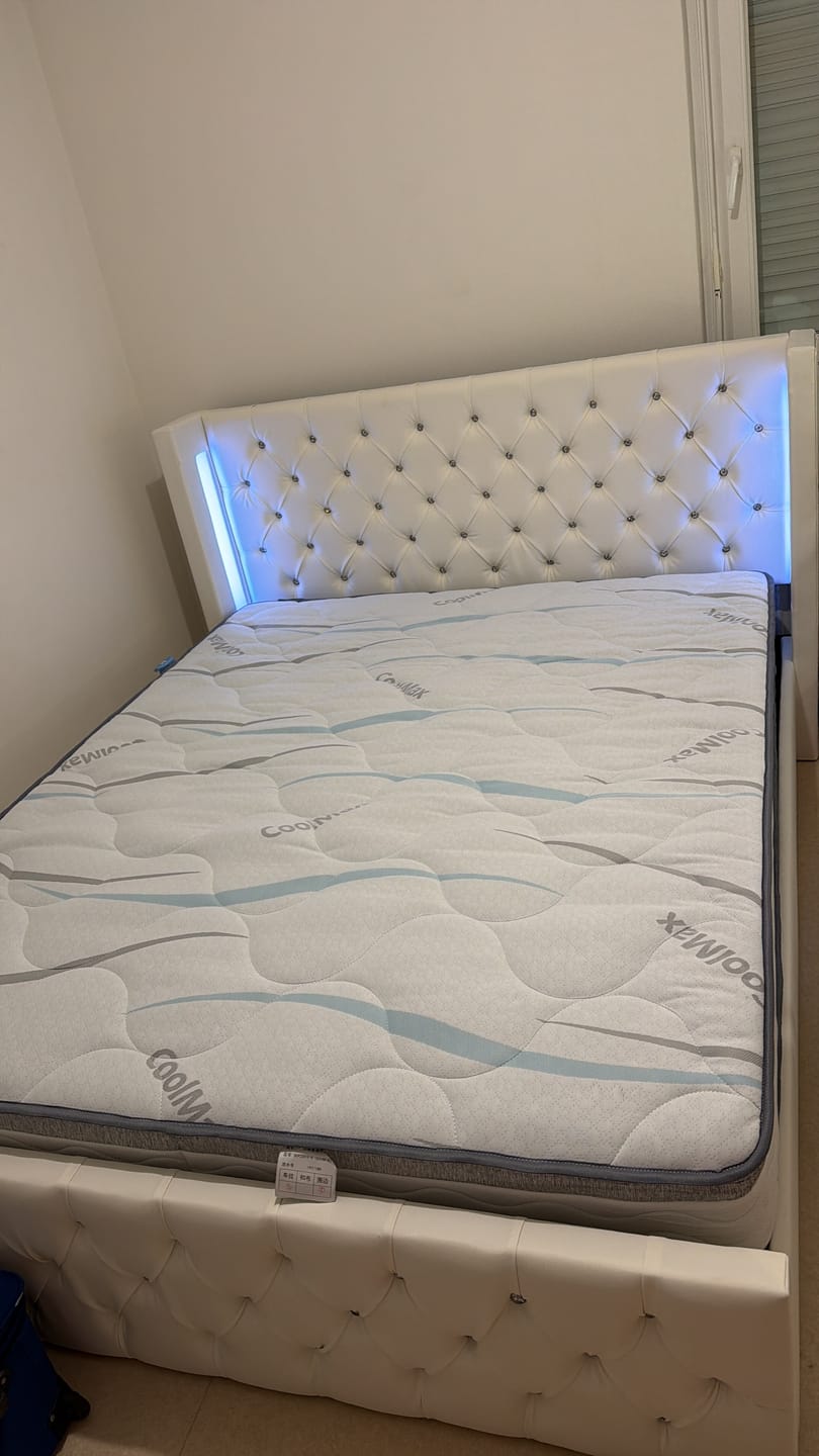 Customer photo review of Matelas à ressorts ensachés épaisseur 25 cm - DENALI