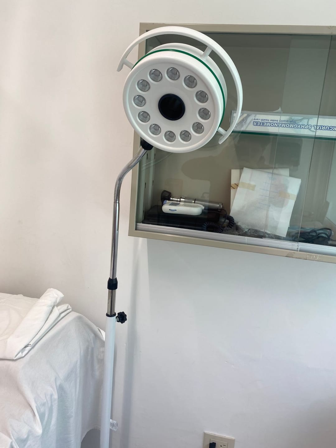 Customer photo review of Lámpara de 16W con pedestal multileds y batería de emergencia - Marca Led View