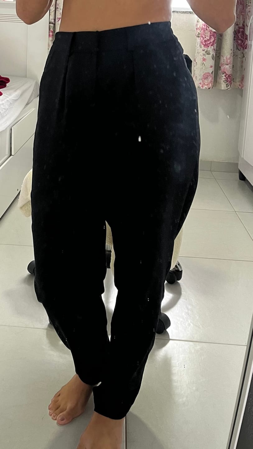 Customer photo review of Calça Slouchy Íris Preta
