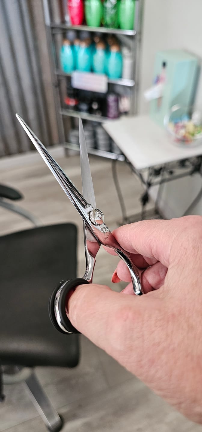 Customer photo review of Juntetsu Cobalt Apex Haircutting Scissor